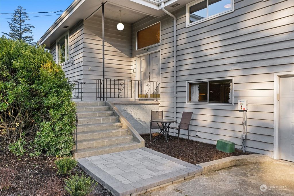 Photo of 13224 SE 230th Street, Kent, WA 98042 (MLS # 2326668)