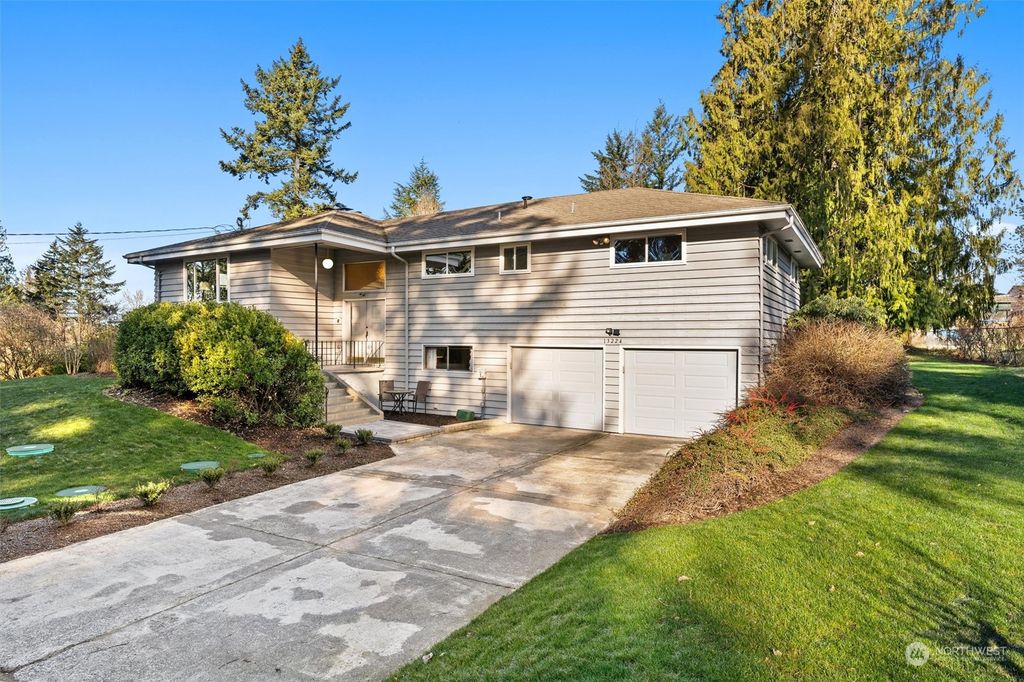 Photo of 13224 SE 230th Street, Kent, WA 98042 (MLS # 2326668)