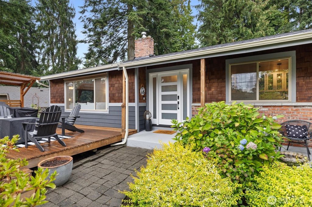 Photo of 16704 NE 97th Street, Redmond, WA 98052 (MLS # 2440119)