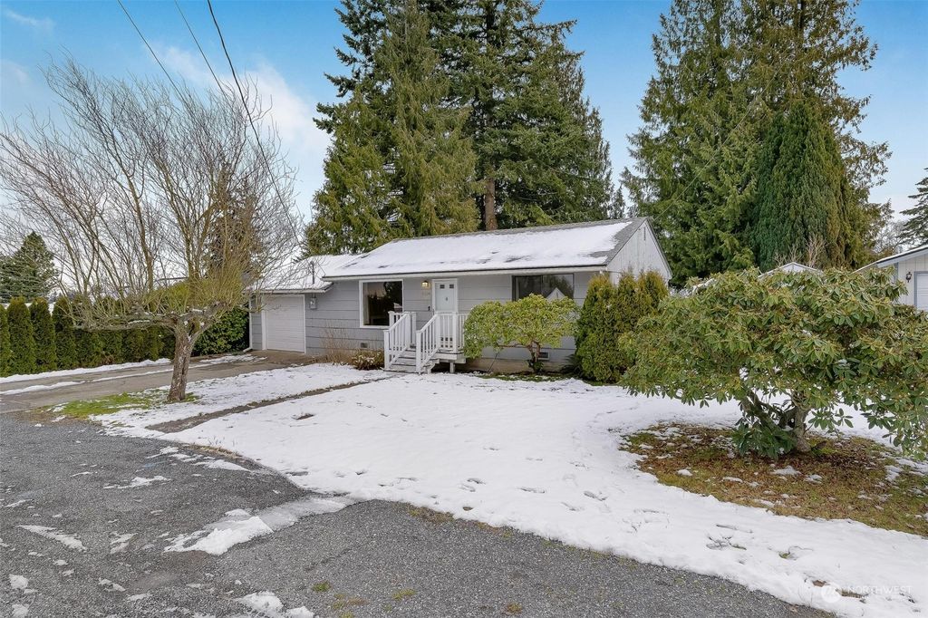 Photo of 6109 W Magnolia Avenue, Everett, WA 98203 (MLS # 2330673)
