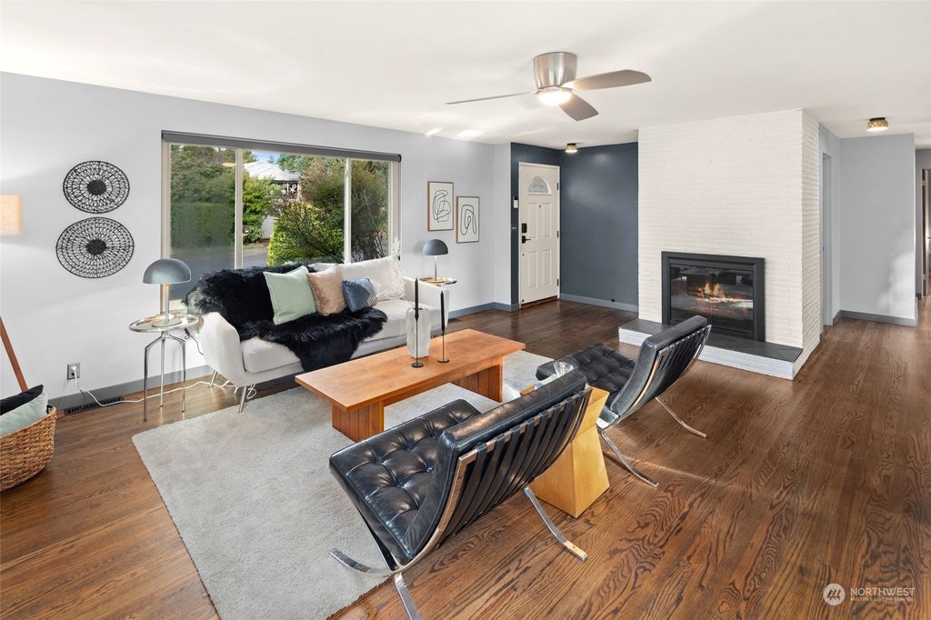 Photo of 4209 SW 104th Street, Seattle, WA 98146 (MLS # 2321059)