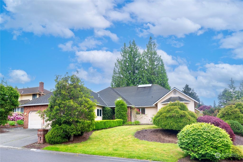 Photo of 527 SW 331st Street, Federal Way, WA 98023 (MLS # 2247656)