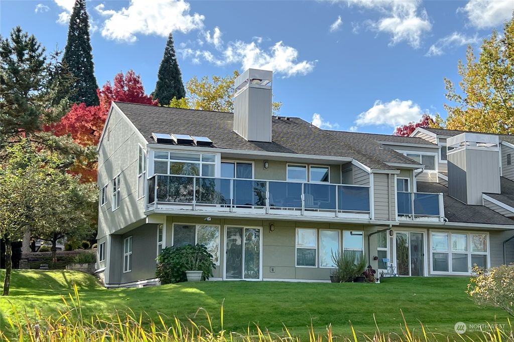 Photo of 15670 NE 70th Court #6, Redmond, WA 98052 (MLS # 2301673)