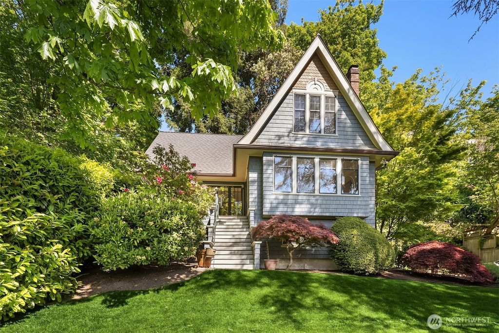 Photo of 1618 Lakeview Boulevard E, Seattle, WA 98102 (MLS # 2374423)