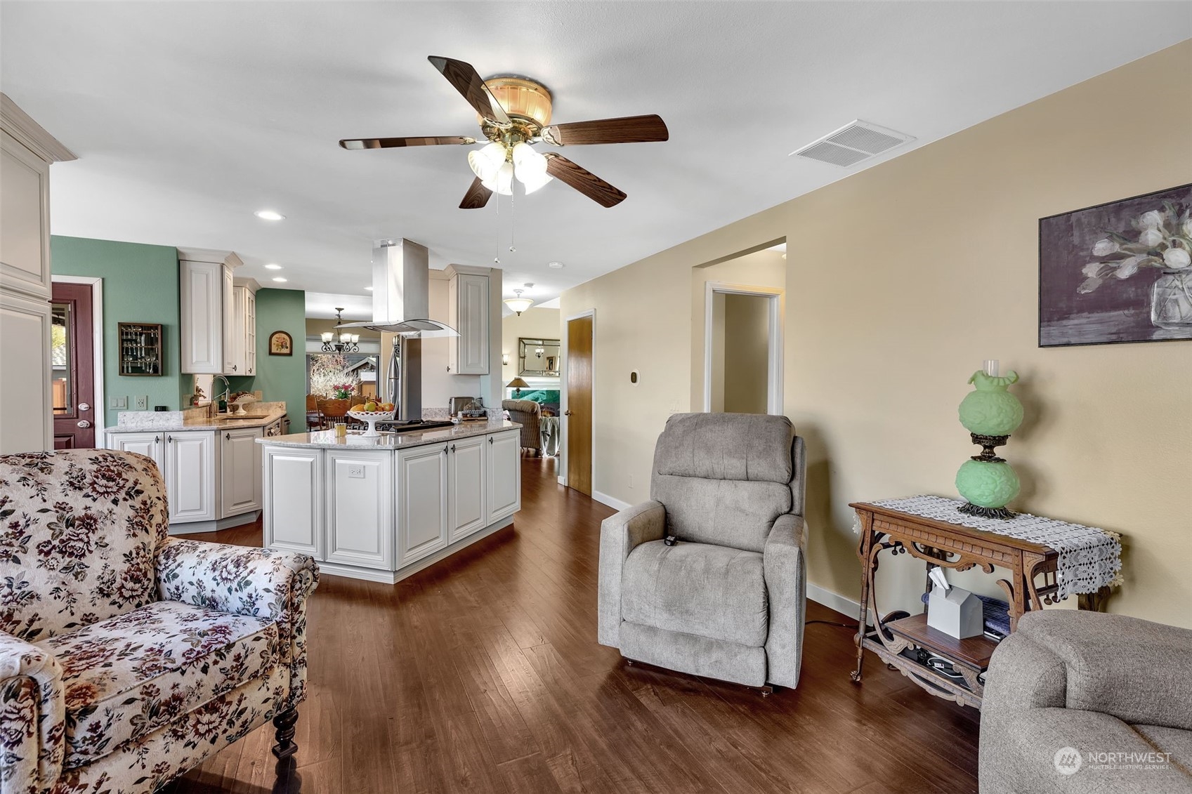 EnumcLaw, Washington 98022, United States, 3 Bedrooms Bedrooms, ,3 BathroomsBathrooms,Residential,Pending,7784