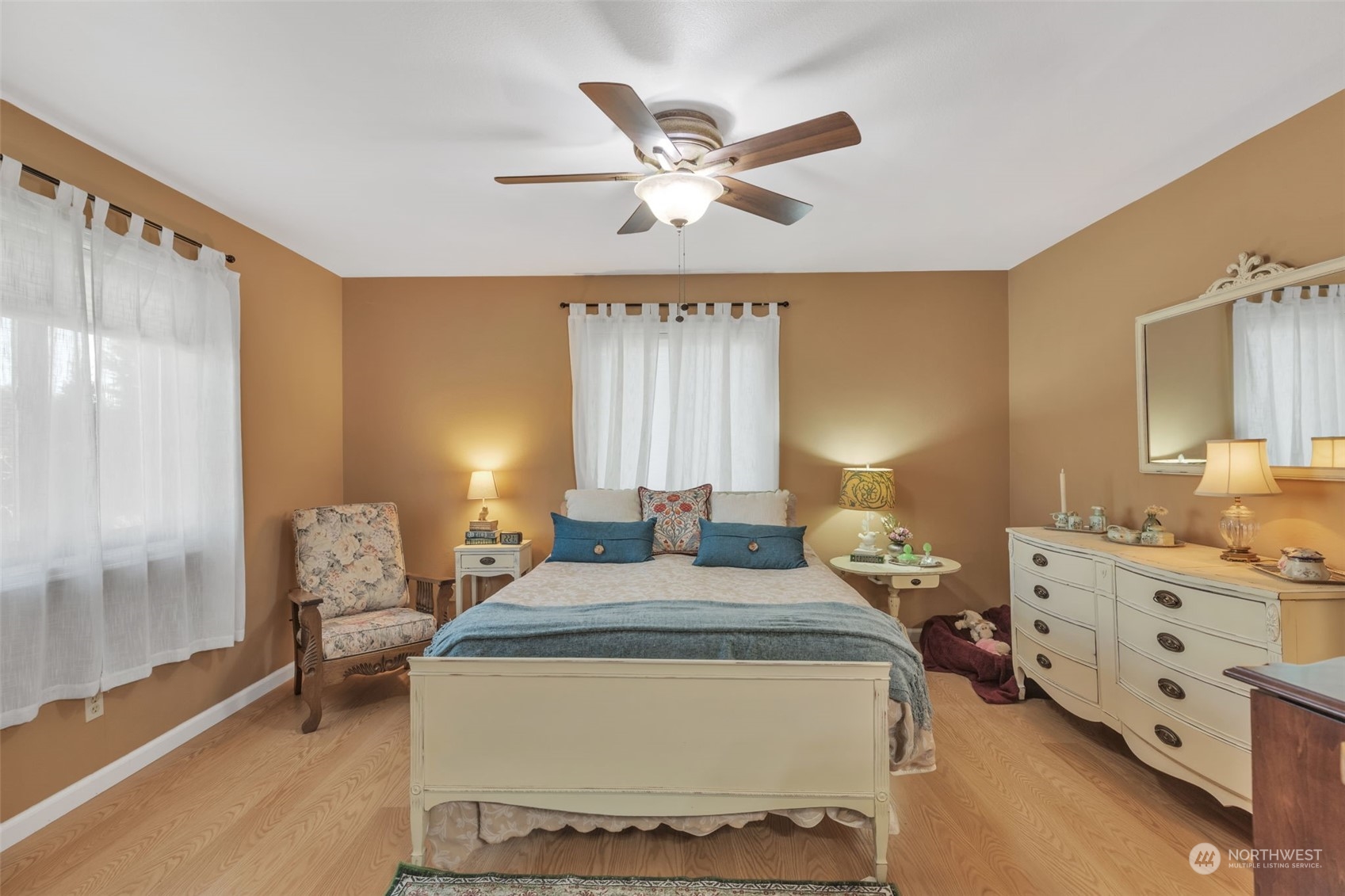 EnumcLaw, Washington 98022, United States, 3 Bedrooms Bedrooms, ,3 BathroomsBathrooms,Residential,Pending,7784