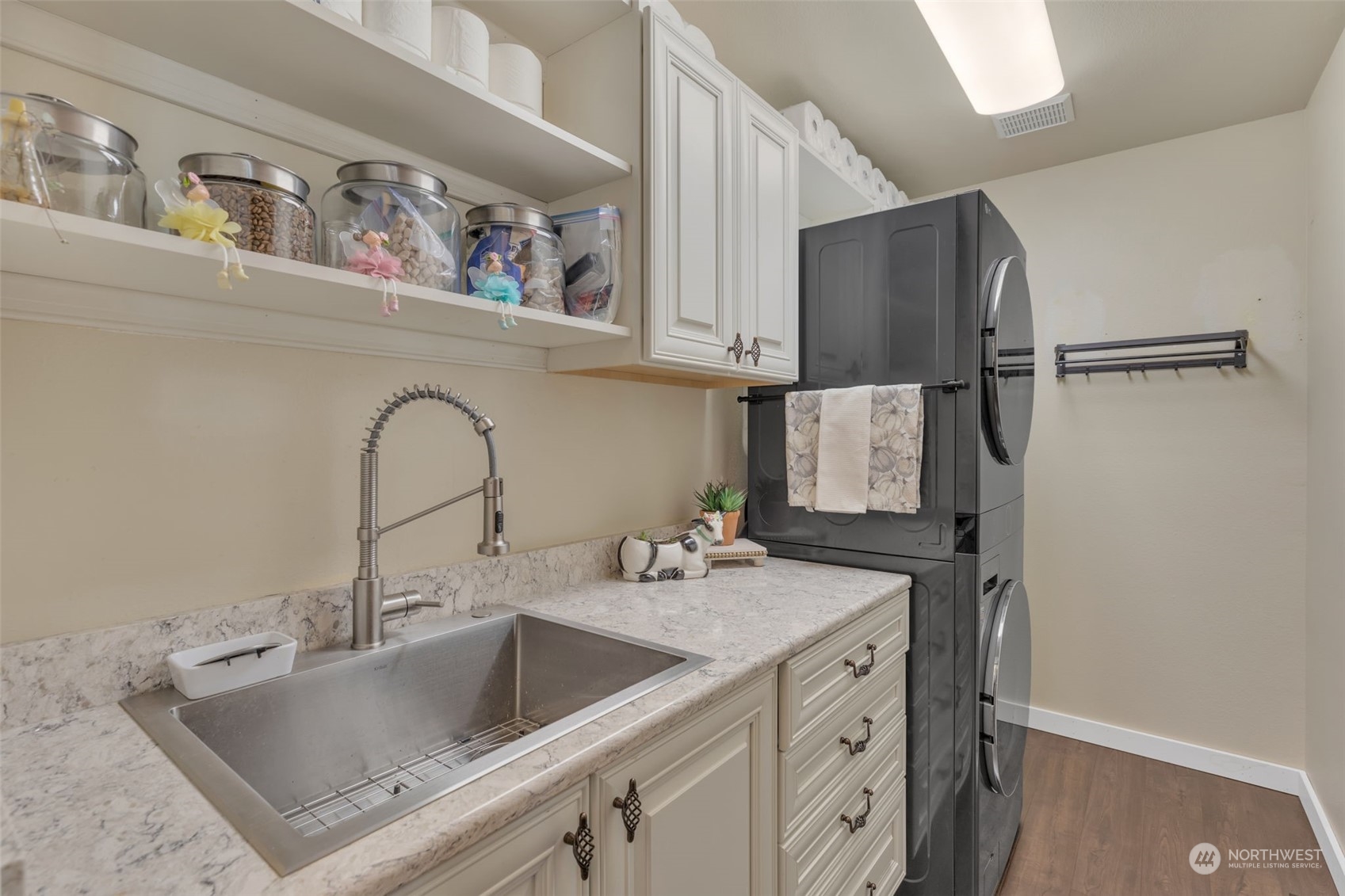 EnumcLaw, Washington 98022, United States, 3 Bedrooms Bedrooms, ,3 BathroomsBathrooms,Residential,Pending,7784