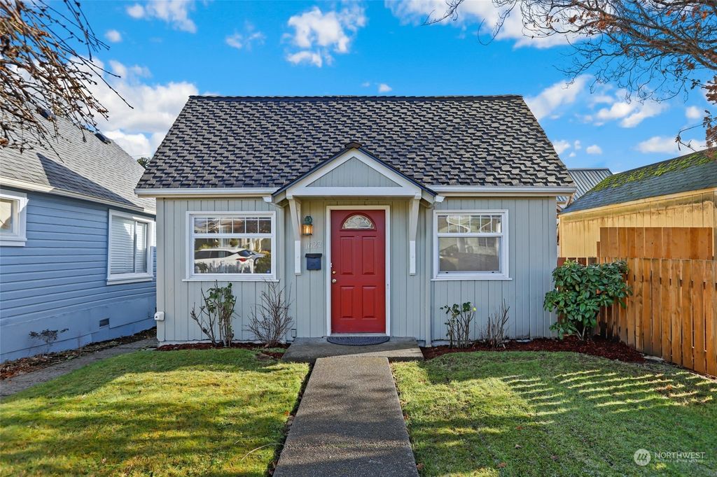 Photo of 1627 Rockefeller Avenue, Everett, WA 98201 (MLS # 2034300)