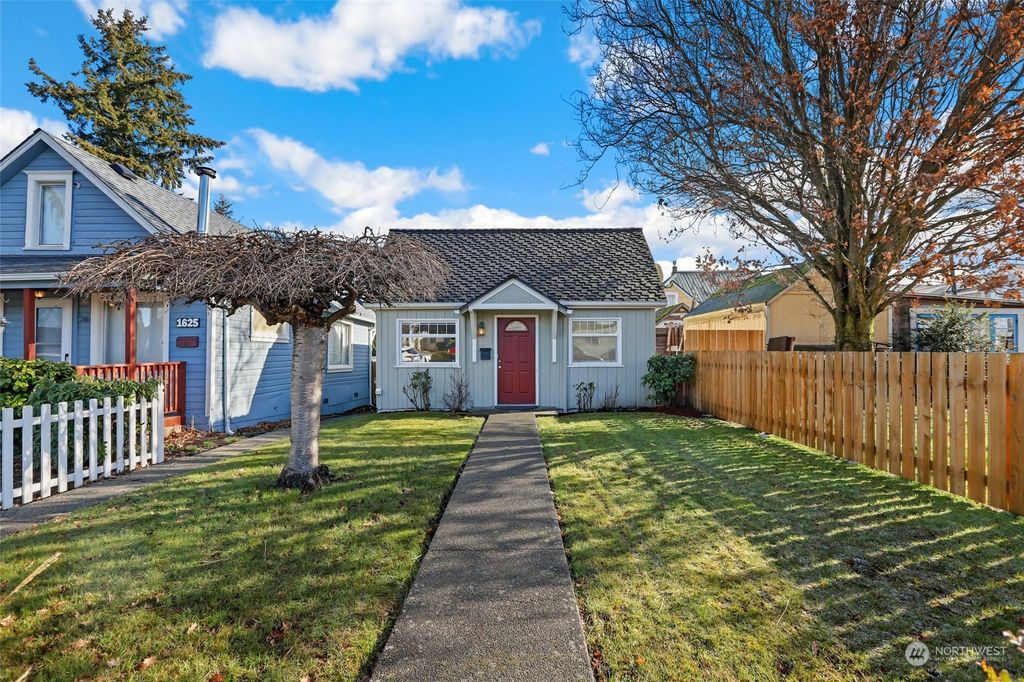 Photo of 1627 Rockefeller Avenue, Everett, WA 98201 (MLS # 2034300)