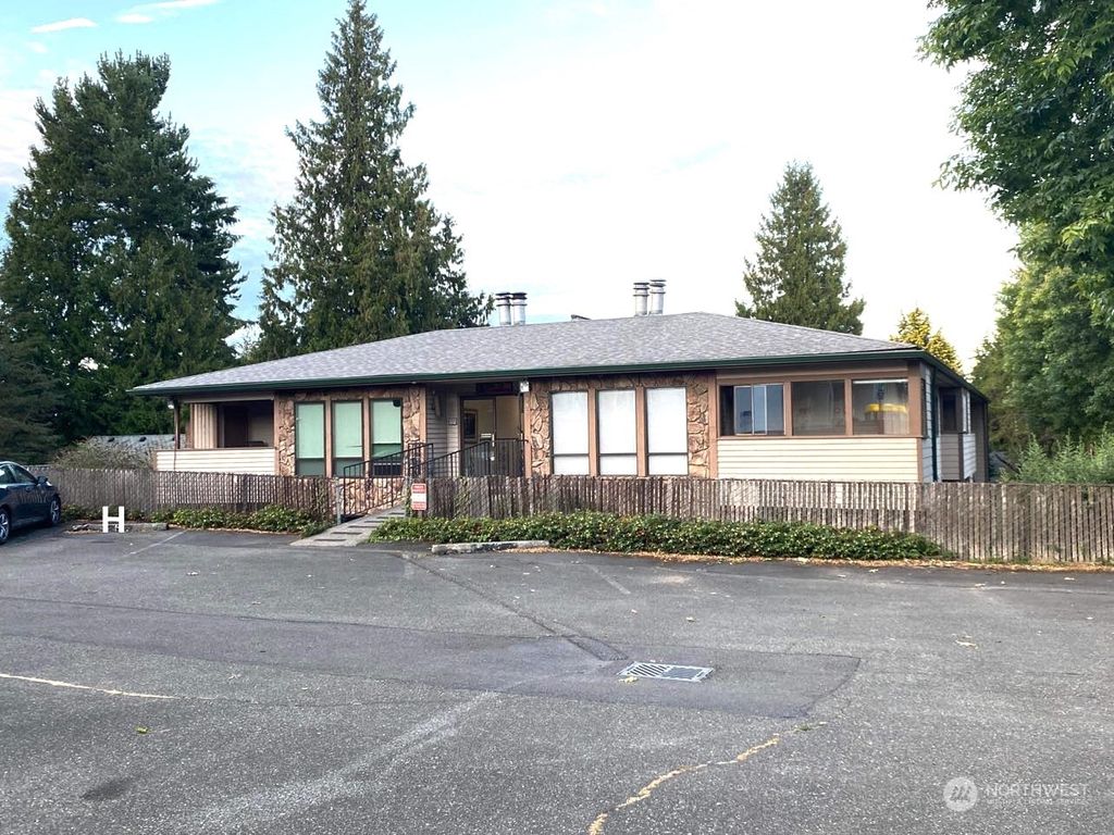 Photo of 12501 17th Avenue NE #H, Seattle, WA 98125 (MLS # 2150360)