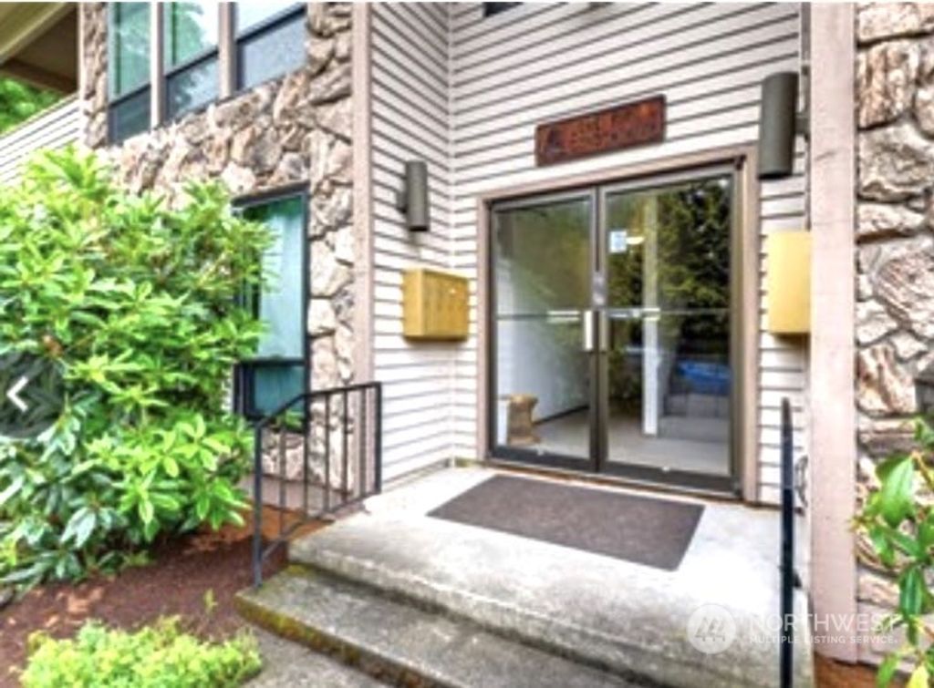 Photo of 12501 17th Avenue NE #H, Seattle, WA 98125 (MLS # 2150360)