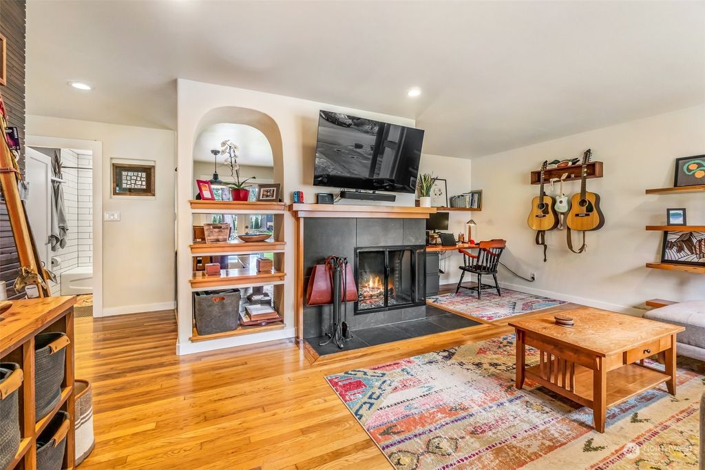 Photo of 16832 Palatine Avenue N, Shoreline, WA 98133 (MLS # 2055755)
