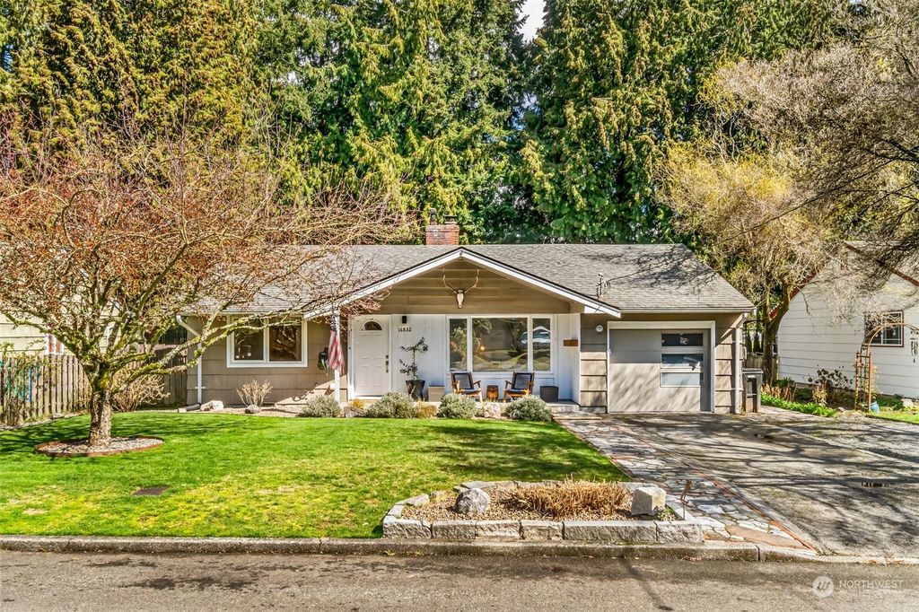 Photo of 16832 Palatine Avenue N, Shoreline, WA 98133 (MLS # 2055755)