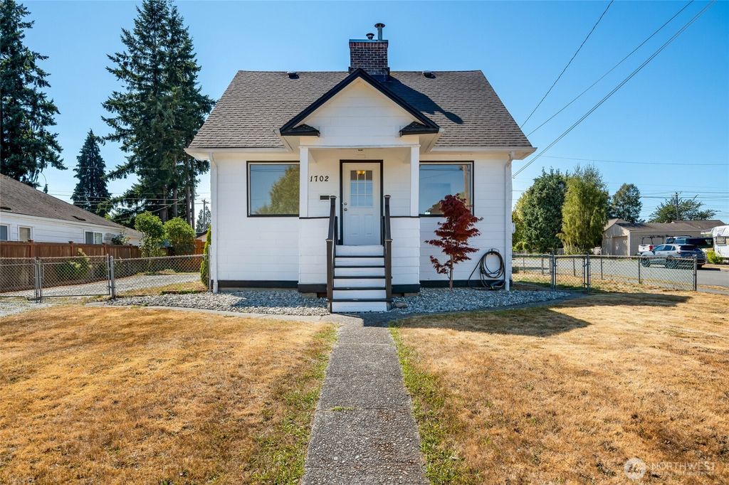 Photo of 1702 Cedar Street #A, Everett, WA 98201 (MLS # 2414884)