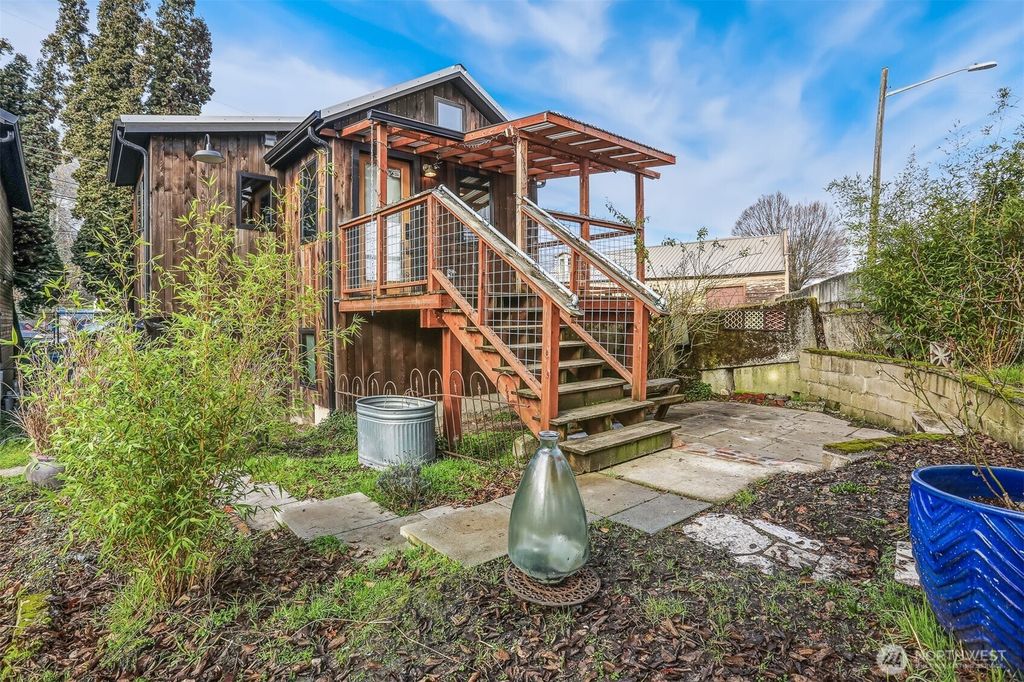 Photo of 3868 16th Avenue SW, Seattle, WA 98106 (MLS # 2479923)