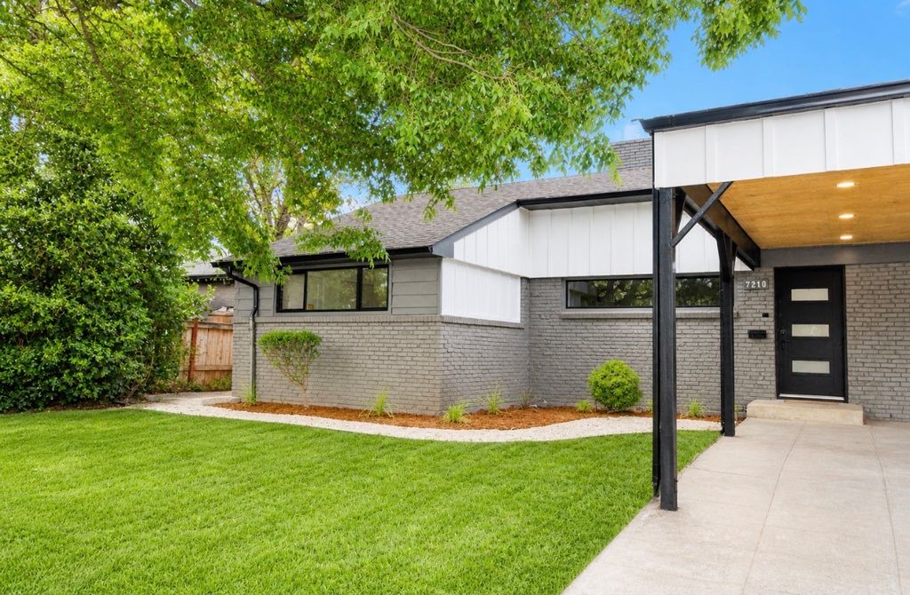 Photo of 7210 Seward Park Avenue S, Seattle, WA 98118 (MLS # 2515832)