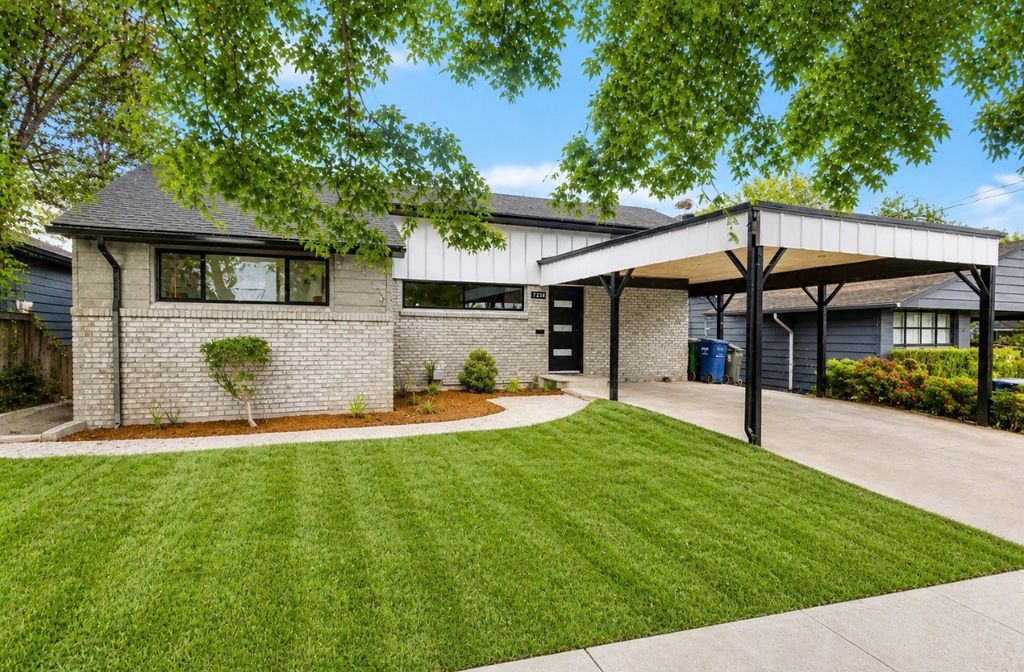 Photo of 7210 Seward Park Avenue S, Seattle, WA 98118 (MLS # 2515832)