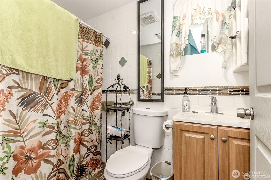 Photo of 12501 SE 203 Place SE, Kent, WA 98031 (MLS # 2512773)