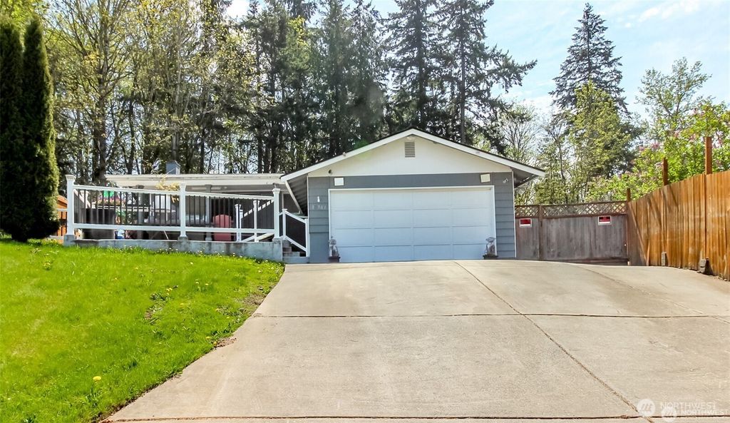 Photo of 12501 SE 203 Place SE, Kent, WA 98031 (MLS # 2512773)