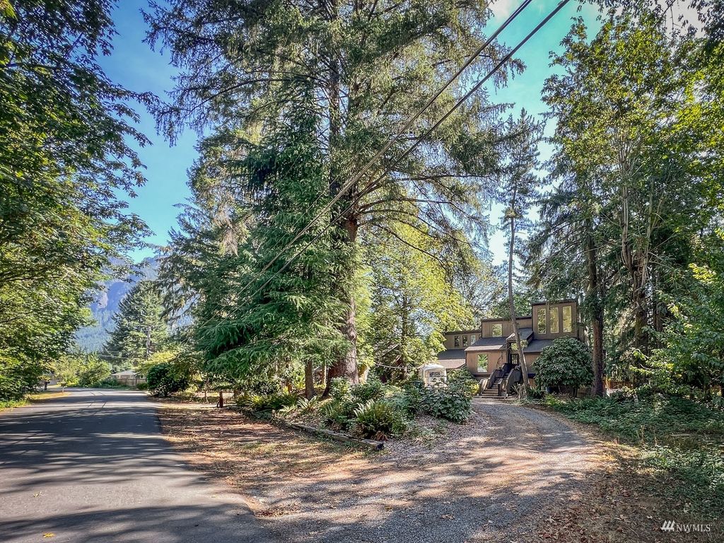 Photo of 700 Riverside Drive SE, North Bend, WA 98045 (MLS # 1992694)