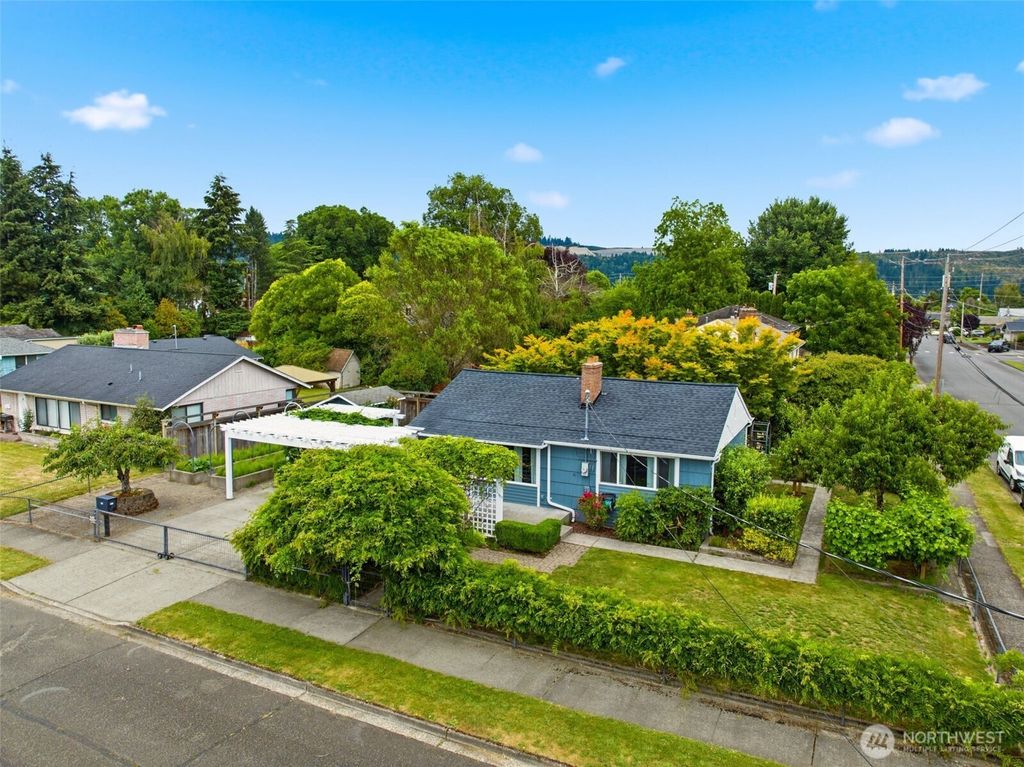 Photo of 803 Bonney Avenue, Sumner, WA 98390 (MLS # 2548683)