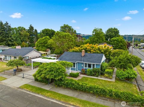Photo of 803 Bonney Avenue, Sumner, WA 98390 (MLS # 2548683)