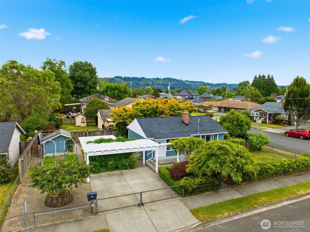 Photo of 803 Bonney Avenue, Sumner, WA 98390 (MLS # 2548683)