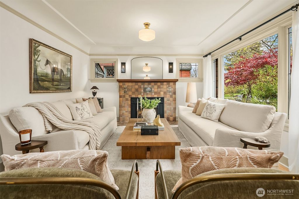 Photo of 6058 34th Avenue NE, Seattle, WA 98115 (MLS # 2507732)