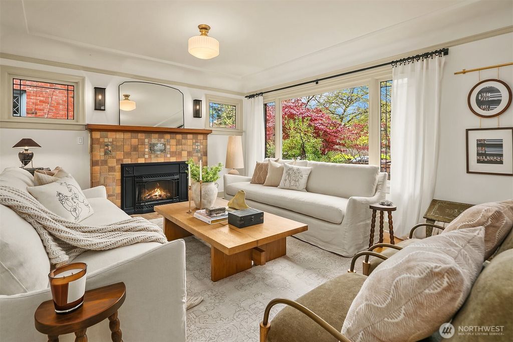 Photo of 6058 34th Avenue NE, Seattle, WA 98115 (MLS # 2507732)