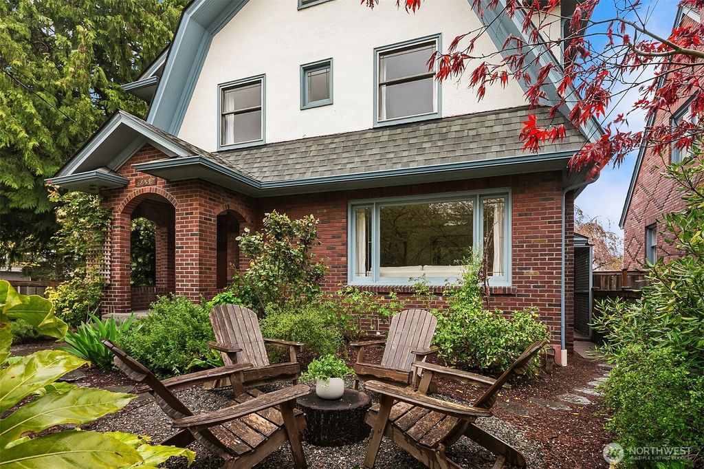 Photo of 6058 34th Avenue NE, Seattle, WA 98115 (MLS # 2507732)