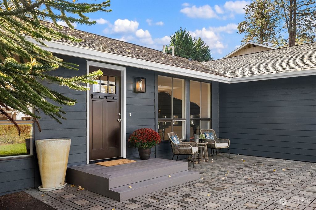Photo of 14819 NE 70th Court, Redmond, WA 98052 (MLS # 2303757)