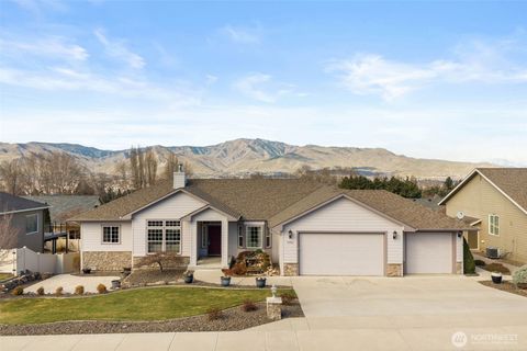 Photo of 1992 Stoneridge Drive, East Wenatchee, WA 98802 (MLS # 2483508)