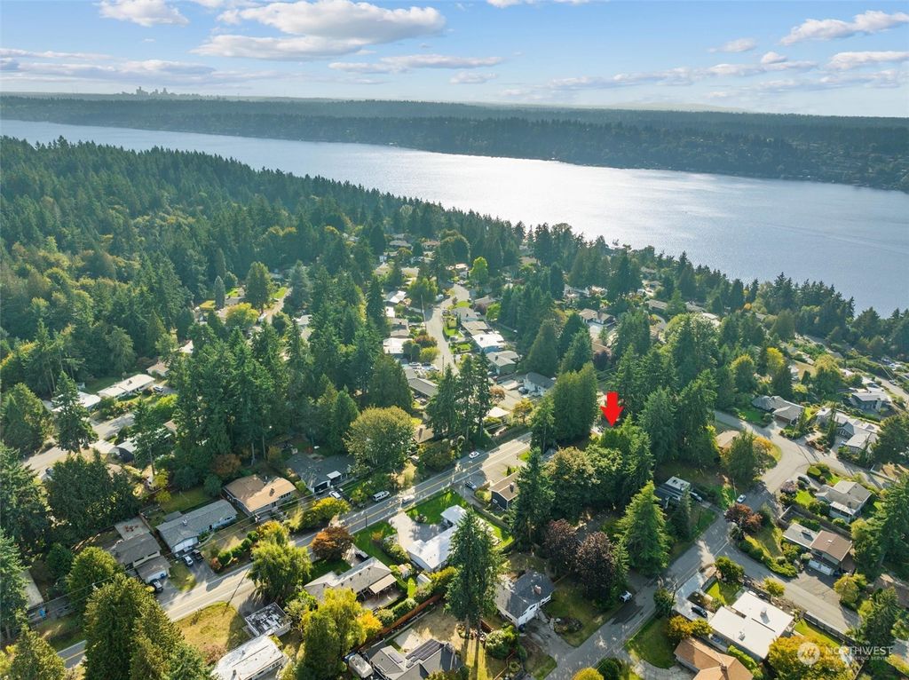 Photo of 6300 NE Arrowhead Drive, Kenmore, WA 98028 (MLS # 2169077)
