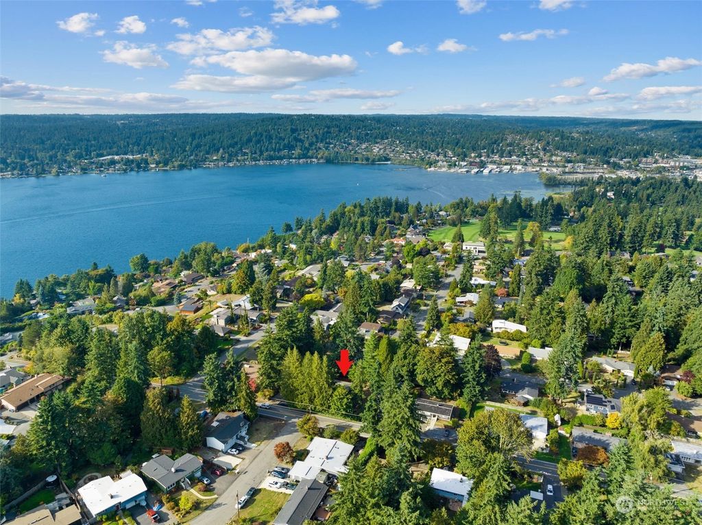 Photo of 6300 NE Arrowhead Drive, Kenmore, WA 98028 (MLS # 2169077)