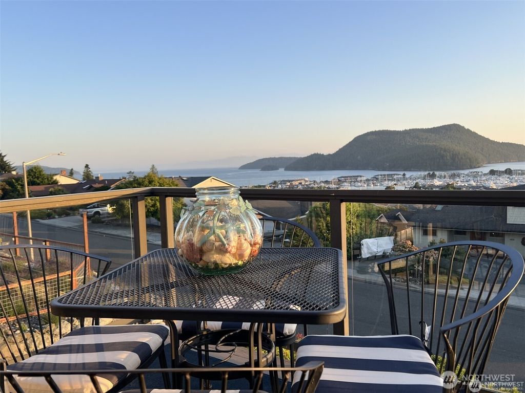 Photo of 1807 Bradley Drive, Anacortes, WA 98221 (MLS # 2479738)