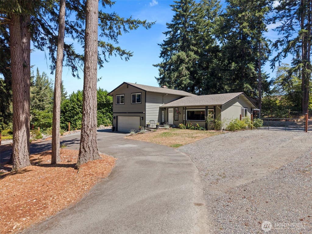 Photo of 5519 43rd Avenue E, Tacoma, WA 98443 (MLS # 2559902)