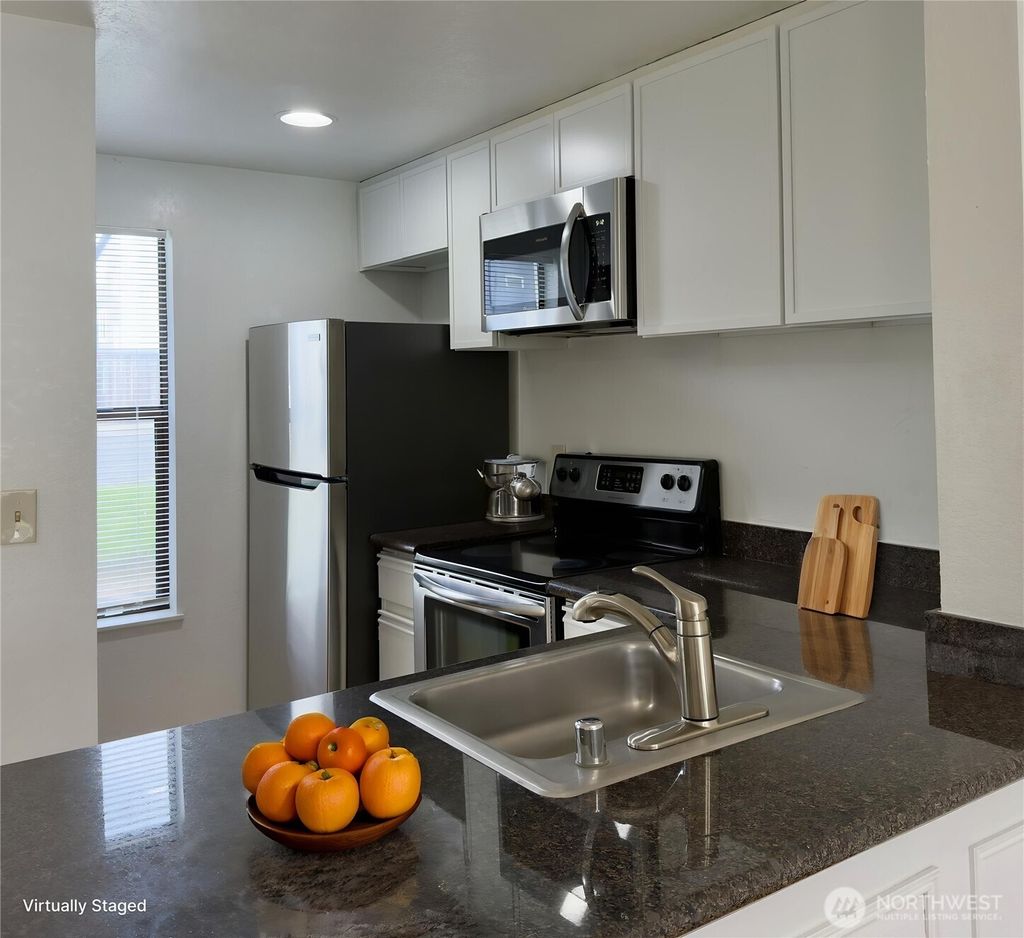 Photo of 8013 NE 177th Court #403, Kenmore, WA 98028 (MLS # 2522049)