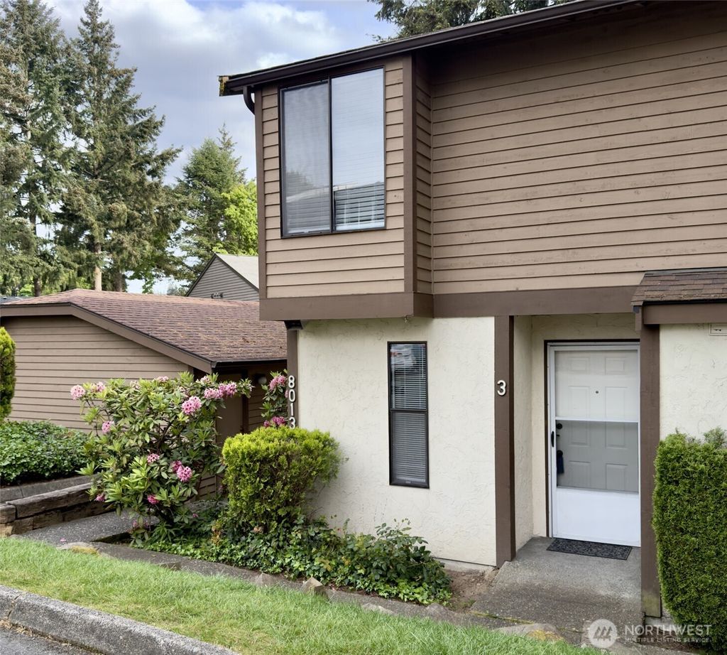Photo of 8013 NE 177th Court #403, Kenmore, WA 98028 (MLS # 2522049)