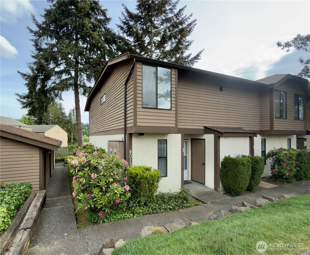 Photo of 8013 NE 177th Court #403, Kenmore, WA 98028 (MLS # 2522049)