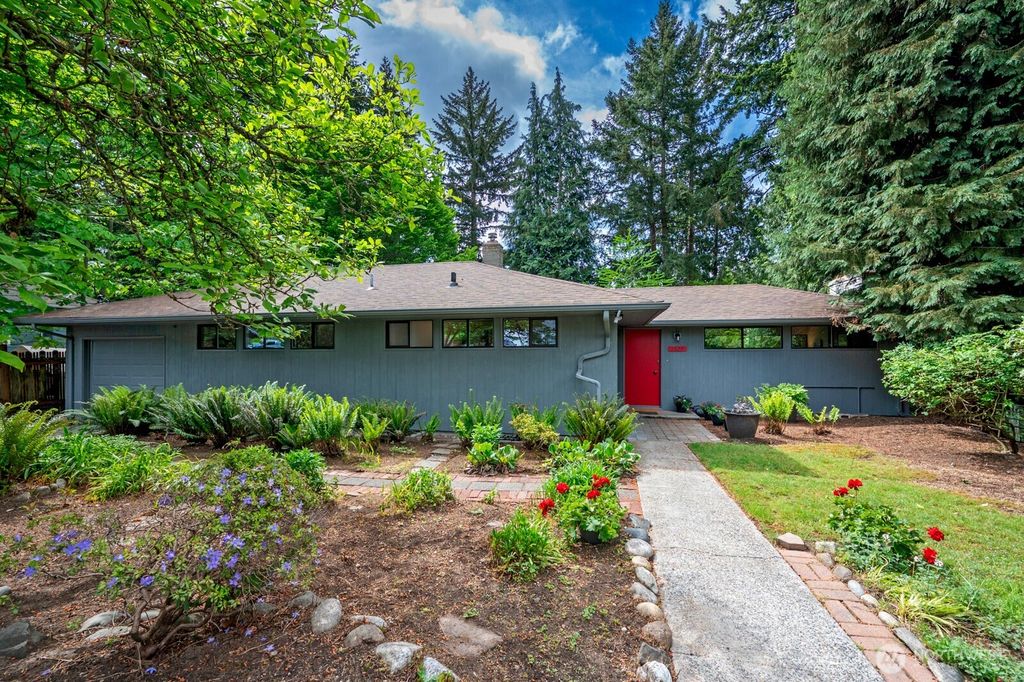 Photo of 1529 NE 107th Street, Seattle, WA 98125 (MLS # 2522006)