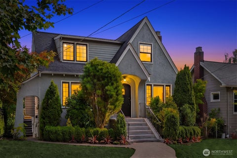 Photo of 5208 36th Avenue NE, Seattle, WA 98105 (MLS # 2585240)