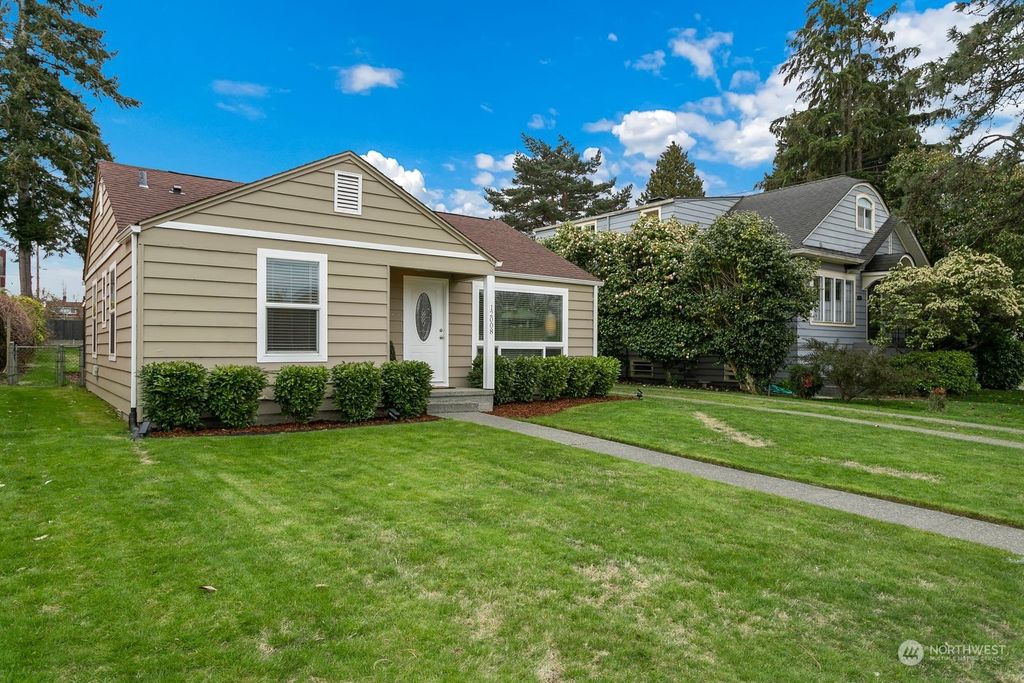 Photo of 12008 Dayton Avenue N, Seattle, WA 98133 (MLS # 2048589)