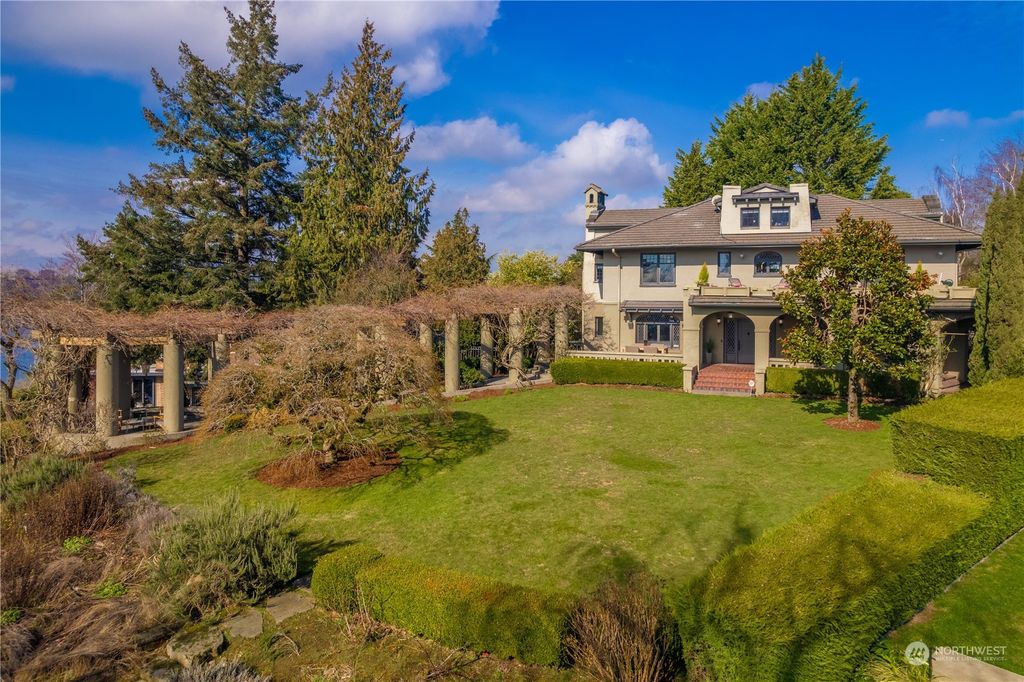Photo of 4315 NE 33rd Street, Seattle, WA 98105 (MLS # 2037872)