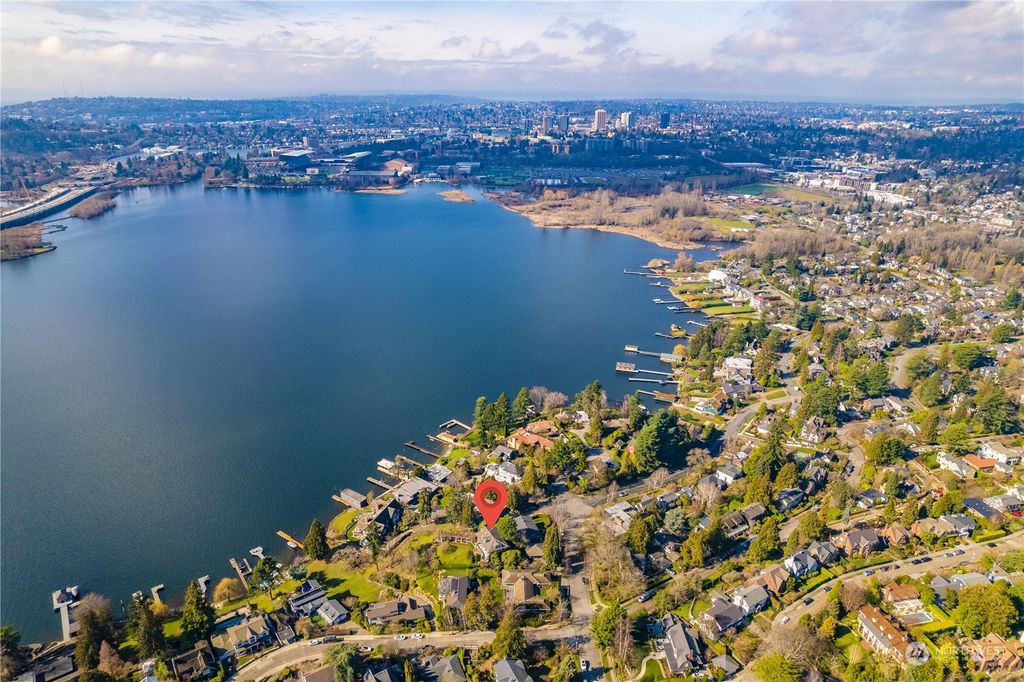 Photo of 4315 NE 33rd Street, Seattle, WA 98105 (MLS # 2037872)