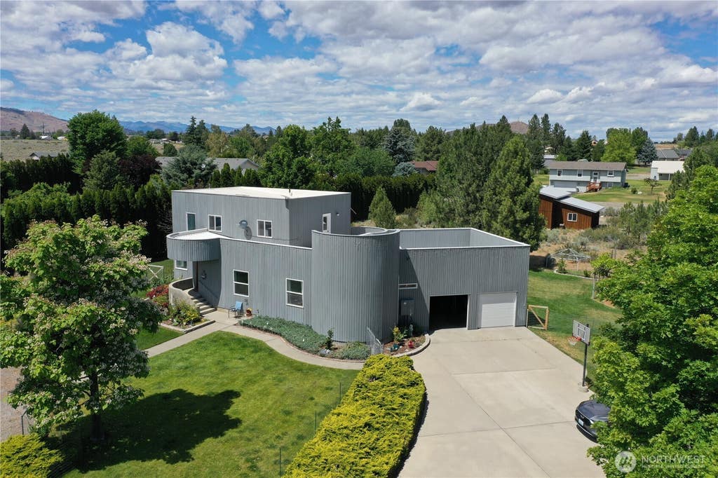 Photo of 36 River Overlook Street, Omak, WA 98841 (MLS # 2538802)