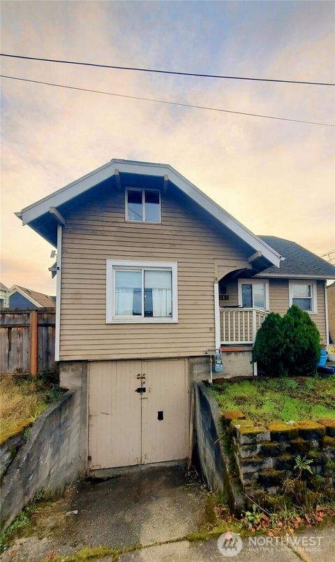 Photo of 812 E 38th Street, Tacoma, WA 98404 (MLS # 2446964)