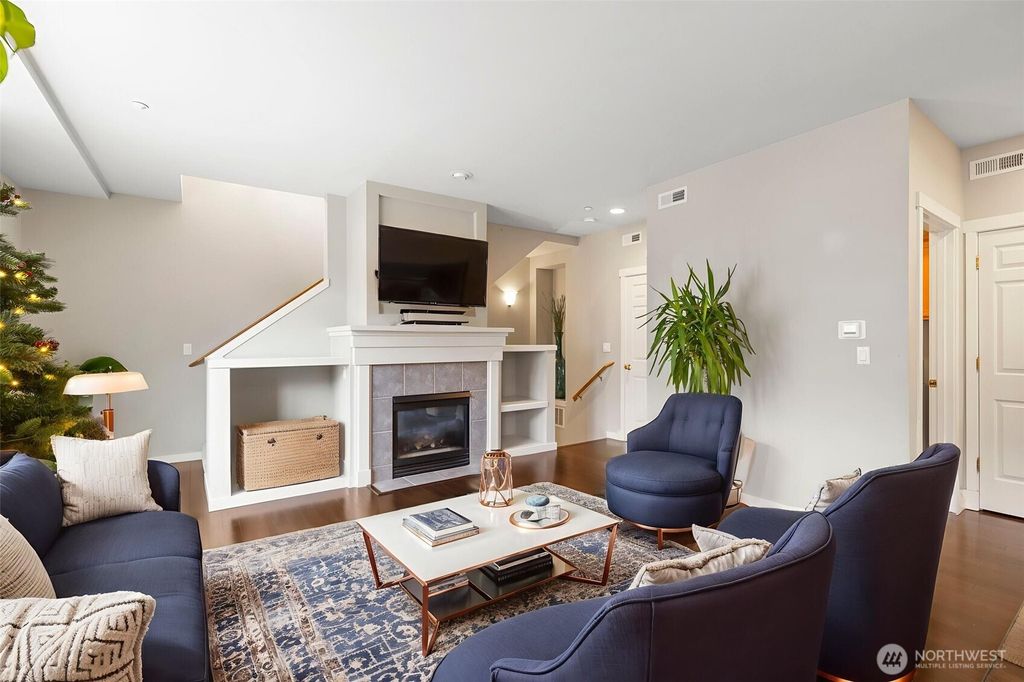 Photo of 1601 NE Katsura Street #103, Issaquah, WA 98029 (MLS # 2461741)