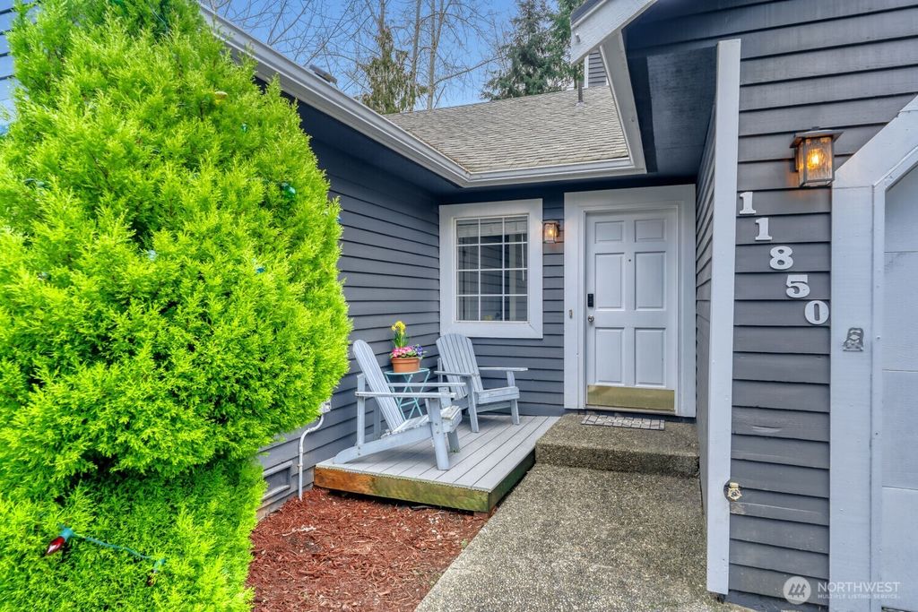 Photo of 11850 NE 105th Lane, Kirkland, WA 98033 (MLS # 2494425)