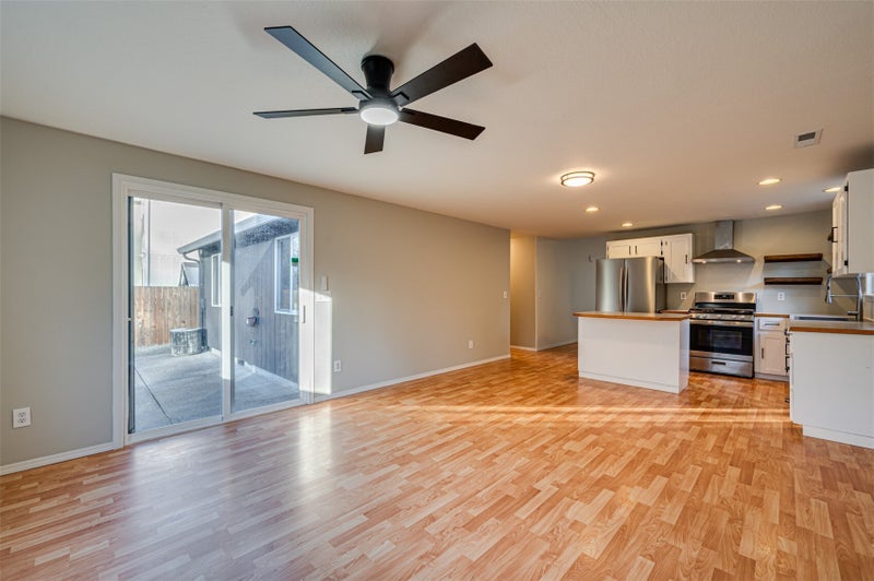 320 NW 25th Place