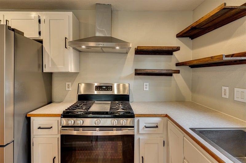 320 NW 25th Place